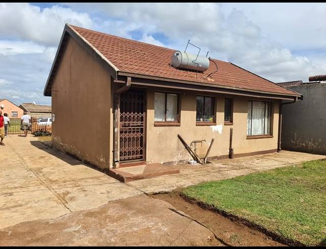 2 BEDROOM HOUSE FOR SALE IN SEBOKENG UNIT 7